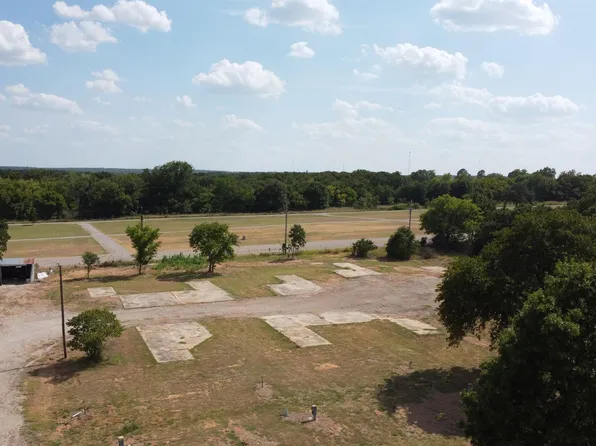 1210 1st St, Velma, OK 73491