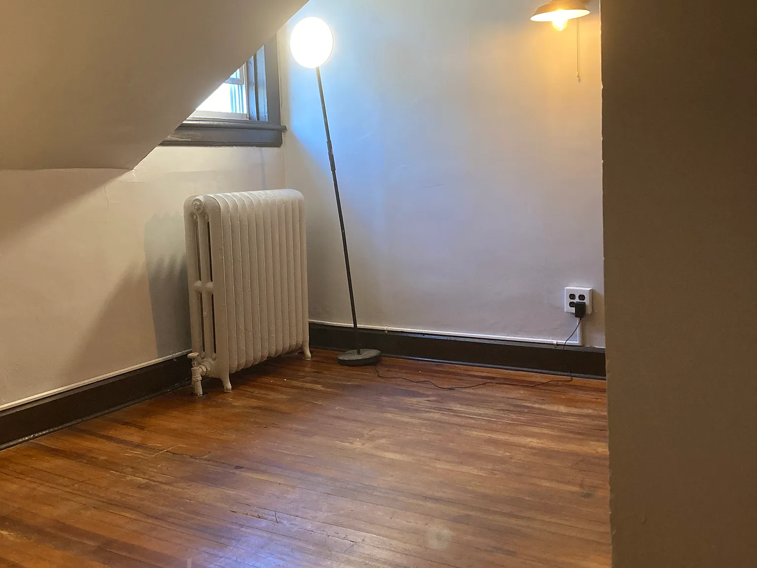 1 bed, 375 sqft, $1,000 — Photo 2
