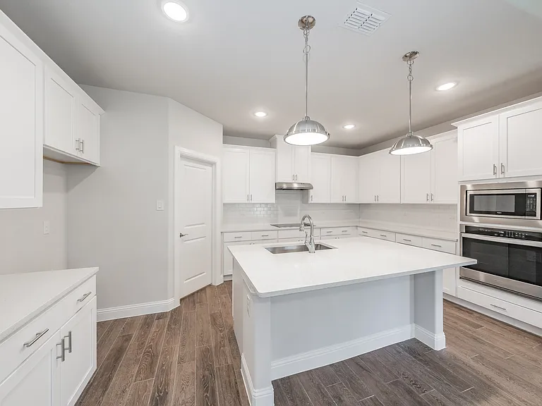 241 Gardenia Dr — Photo 5