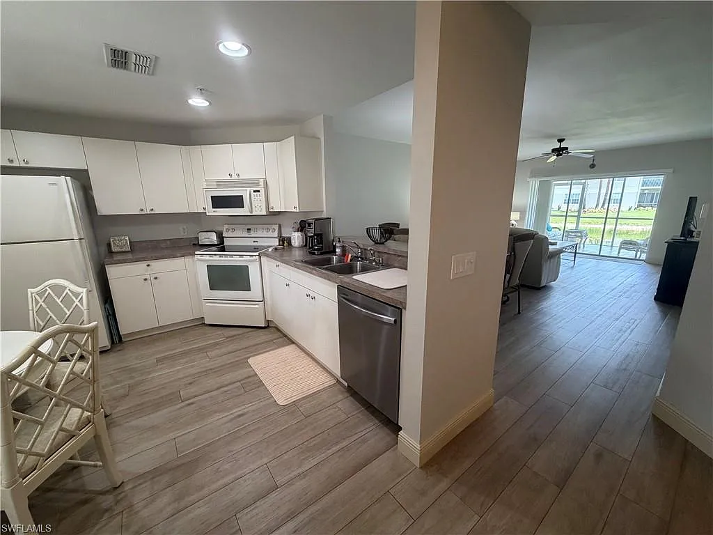 2 bed, 2.0 bath, 1248 sqft, $4,000 — Photo 4