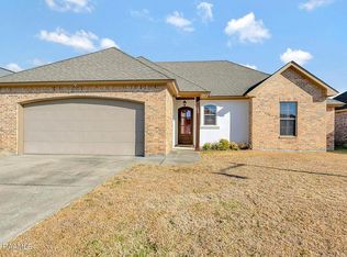 203 Oak Hill Ln, Youngsville, LA 70592