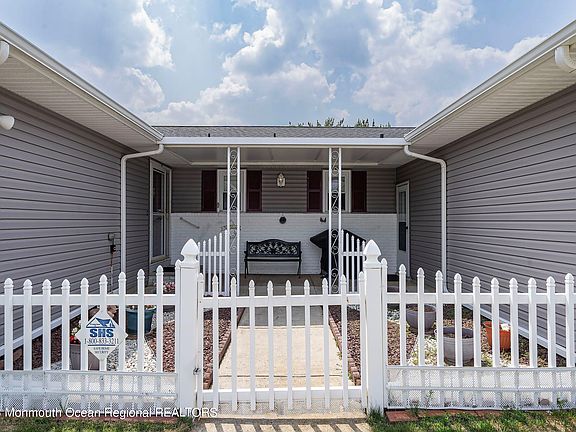 2nd image of 225 Barbados Drive N