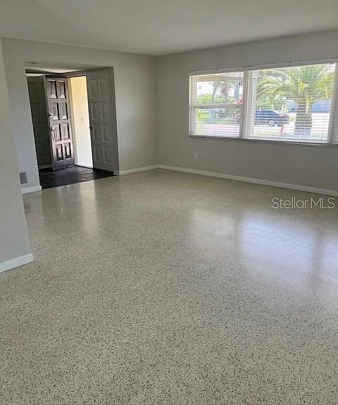 1910 Bayshore Dr — Photo 2