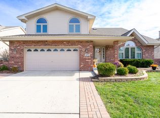 14711 S Heathcliff Rd, Homer Glen, IL 60491