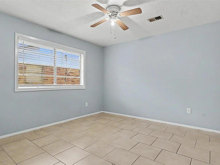 4210 Cork Ln — Photo 11