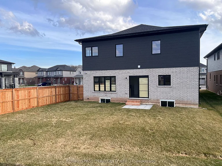119 Acacia Rd — Photo 4