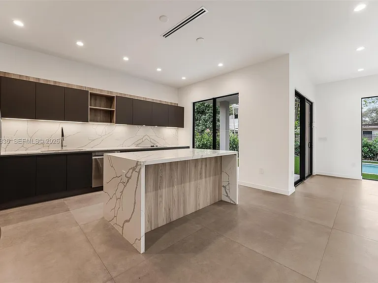 3370 Thomas Ave — Photo 8