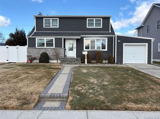 3021 Terrace Rd, Wantagh, NY 11793