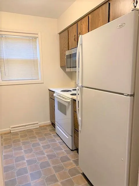 2 bed, 1.5 bath, 1140 sqft, $1,200 — Photo 2