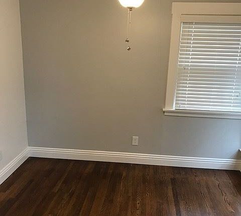 5th image of 304 W Hawthorn St APT 3