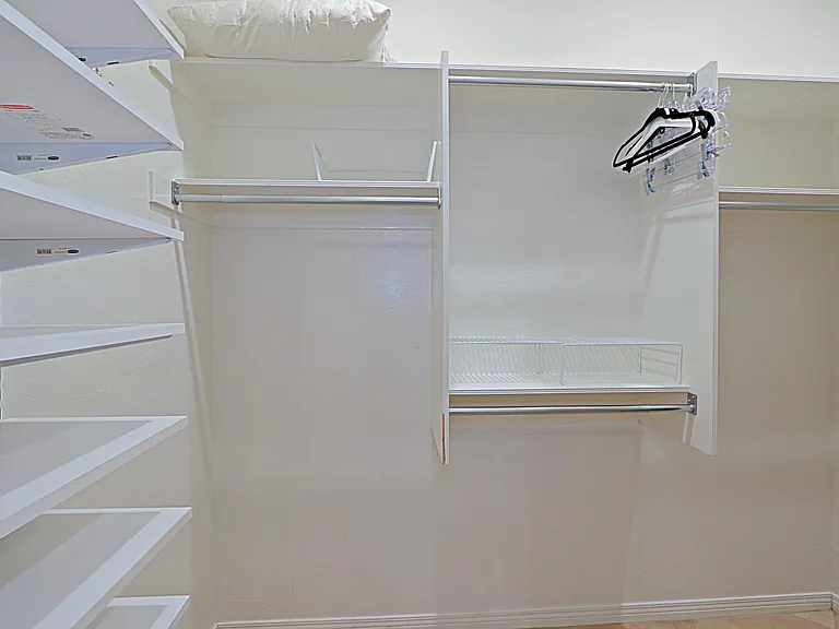 6747 E Eagle Feather Rd — Photo 21