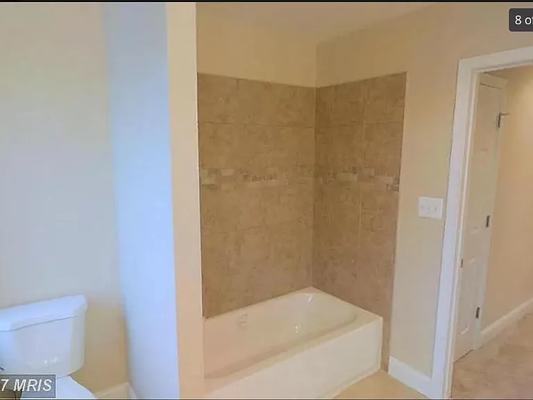 1407 Olive St — Photo 9