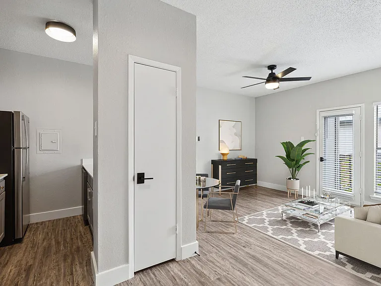 Ashton Oaks Apartments — Photo 6