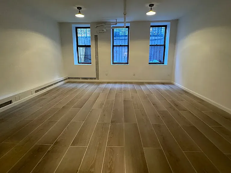 135 W 10th St #1 — Photo 1