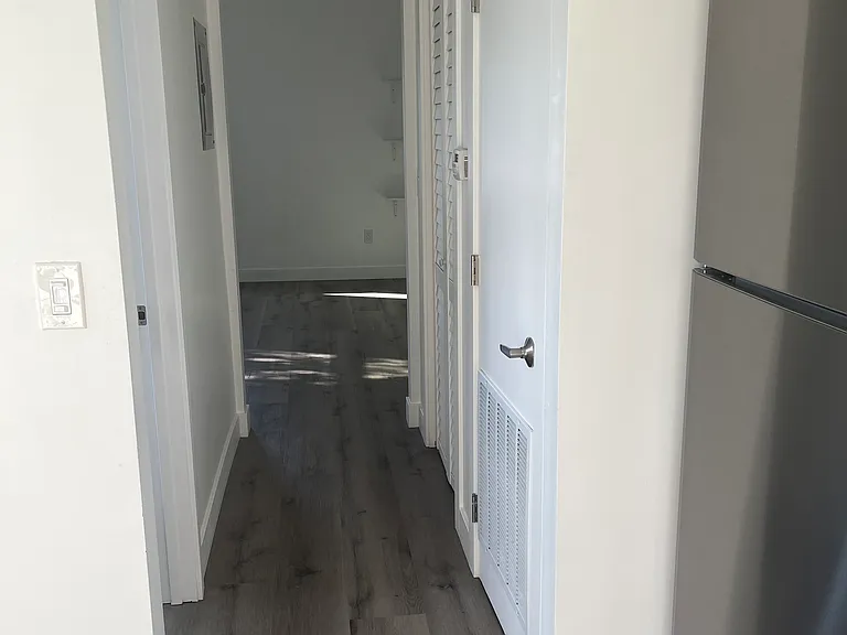 1237 Russell St #8 — Photo 5
