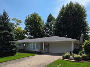6850 Guildford Dr, Shelby Township, MI 48316