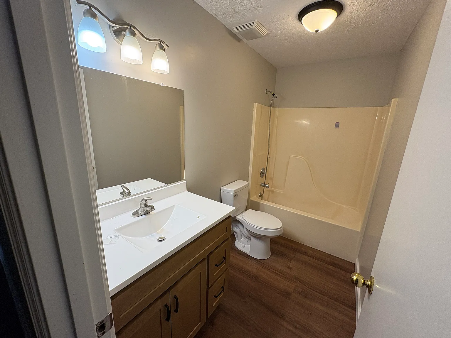 3 bed, 1000 sqft, $1,250 — Photo 3