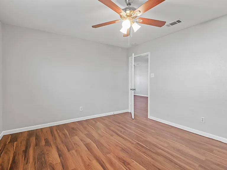 1716 Manor Garden Curv — Photo 10