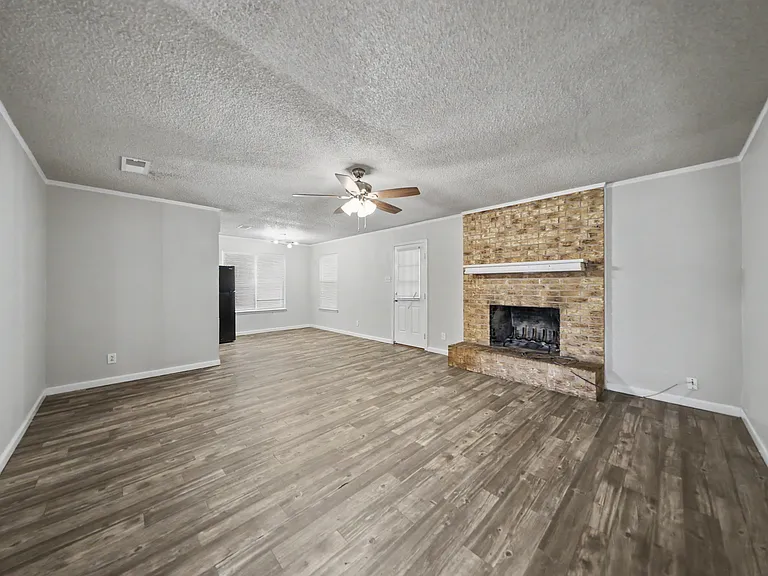 1804 Ruiz Dr — Photo 7