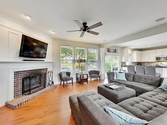 3rd image of 1250 Goldfinch Ln