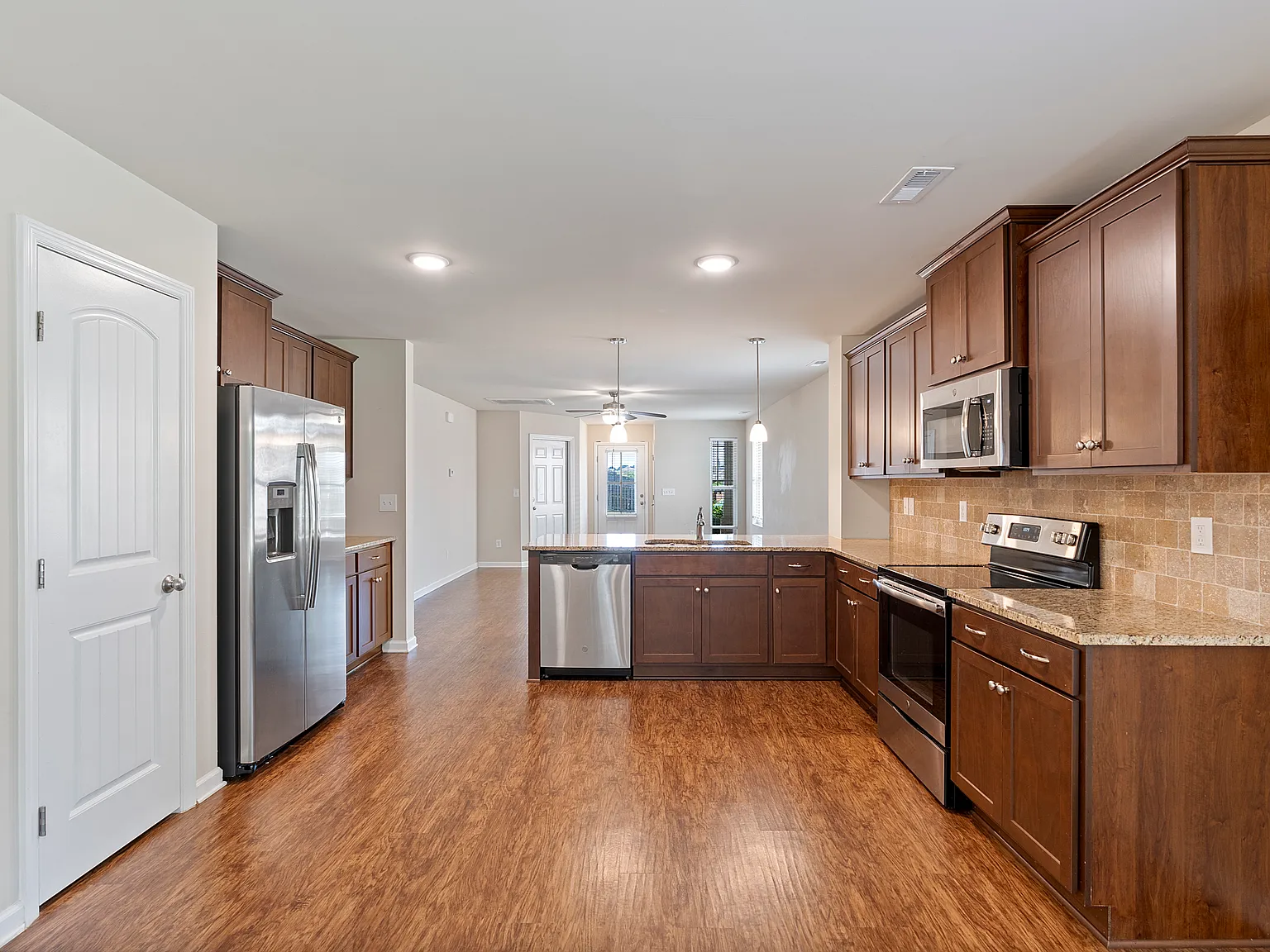 3 bed, 1496 sqft, $1,650 — Photo 4