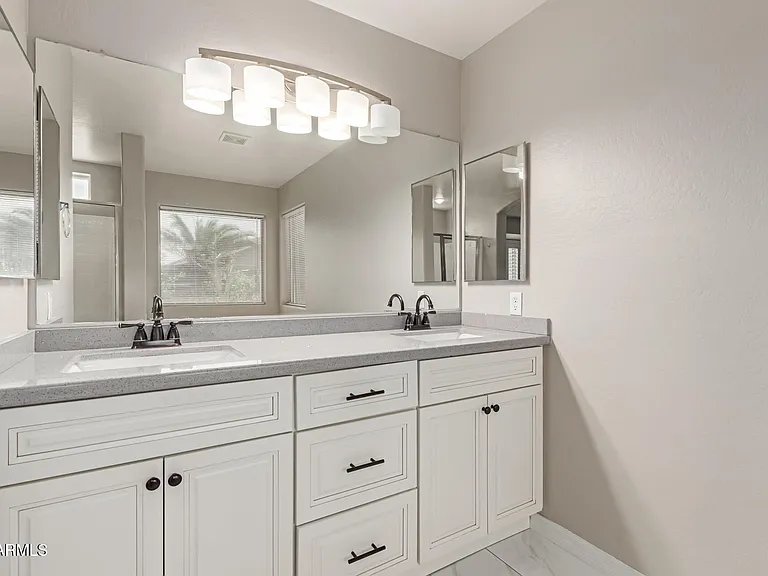 16523 W Saguaro Ln — Photo 8