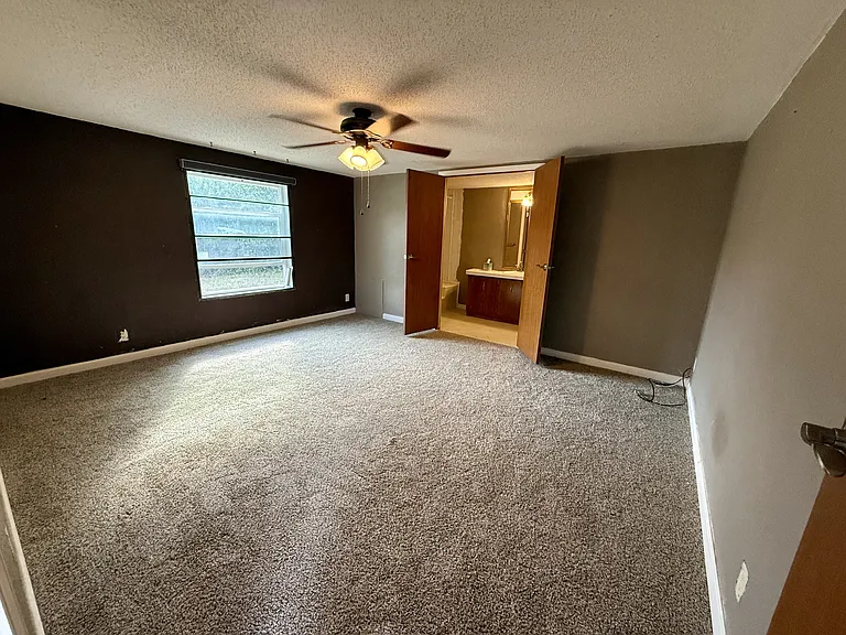 502 N H St — Photo 2