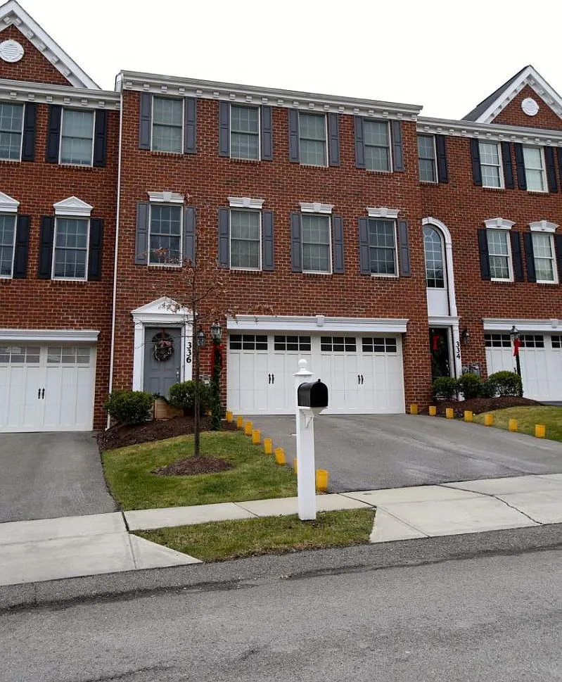 3 bed, 2.5 bath, 1950 sqft, $2,550 — Photo 1