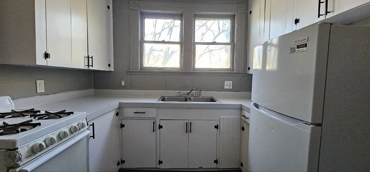 1 bed, 920 sqft, $750 — Photo 2