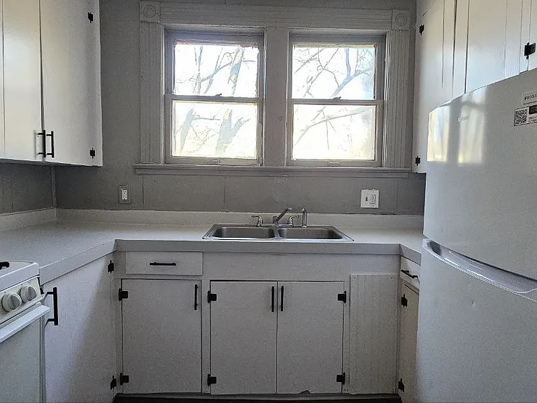 3312 W 12th St #4 — Photo 2