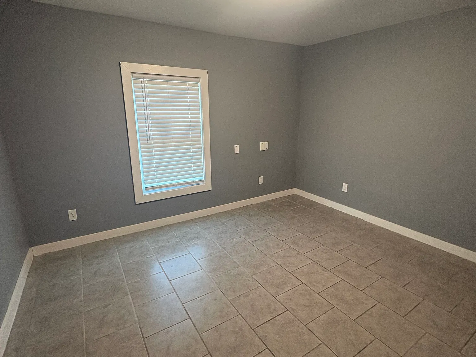 Updated 3BR Brunswick Home with Modern Kitchen & Easy-Care Flooring — Photo 4