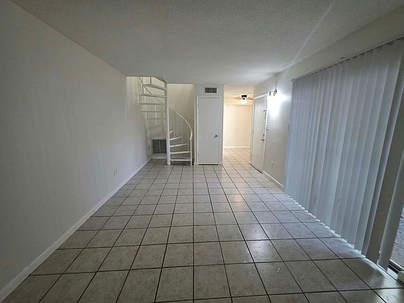 3rd image of 302 Pillette Rd