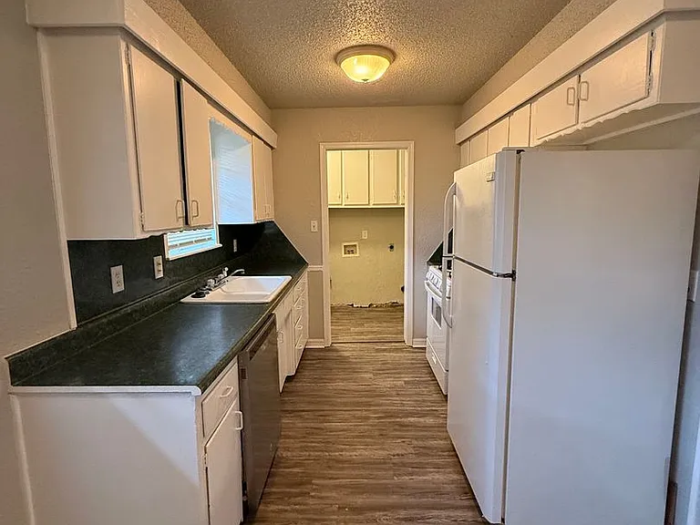 2412 Wyandotte Way — Photo 4