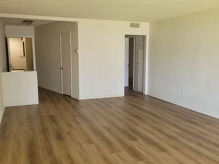 100 - Kimberly Apartments — Photo 43
