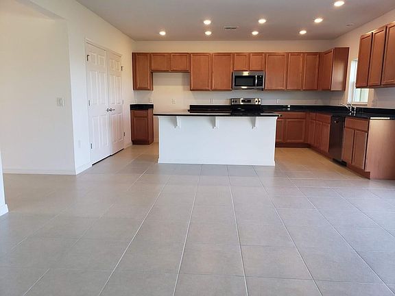 5th image of 2479 Addison Creek Dr