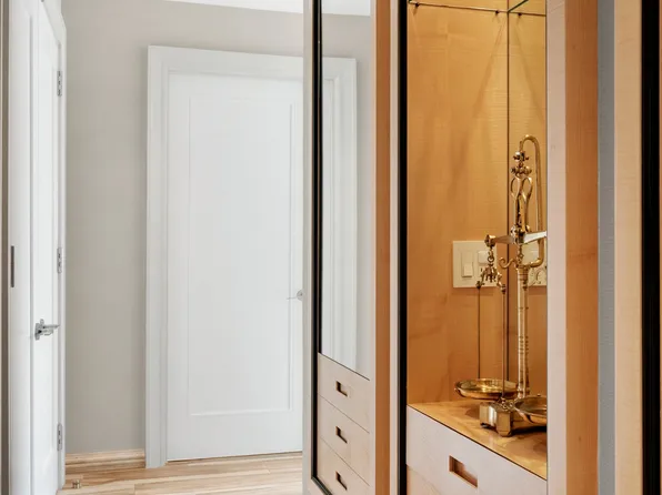 100 Riverside Boulevard image 22 of 37