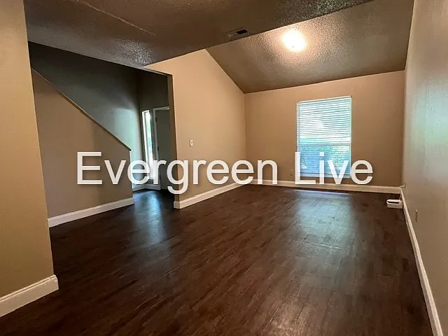 202 Barrow Ct — Photo 7