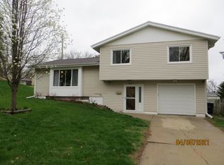 6714 Ogden St, Omaha, NE 68104