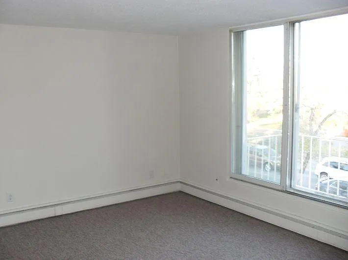 Crestview Apartments — Photo 4