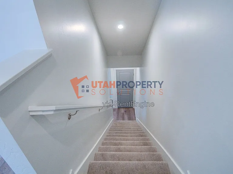 1047 W 400 S — Photo 26
