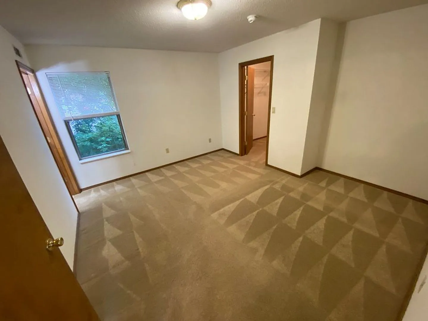 2712 Independence — Photo 3