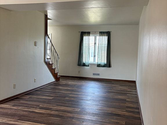 2nd image of 4401-4407 Eastridge Dr
