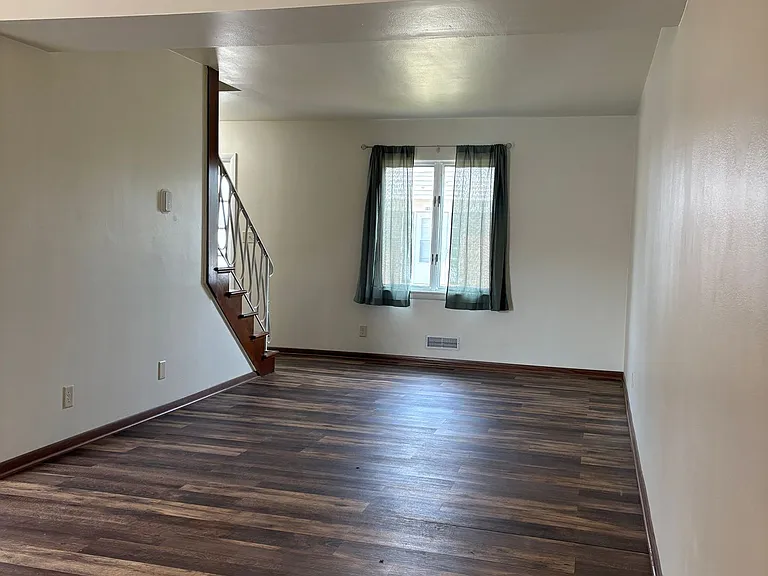 4401-4407 Eastridge Dr — Photo 2