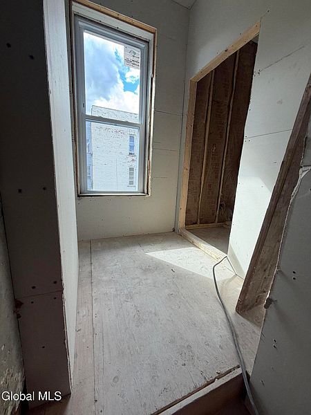 4th image of 8 Alexander Street