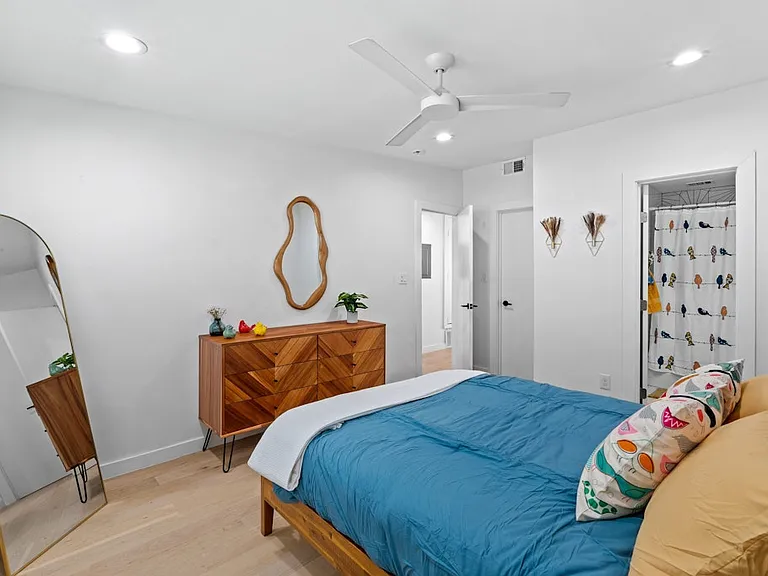 400 E 30th St #205 — Photo 23