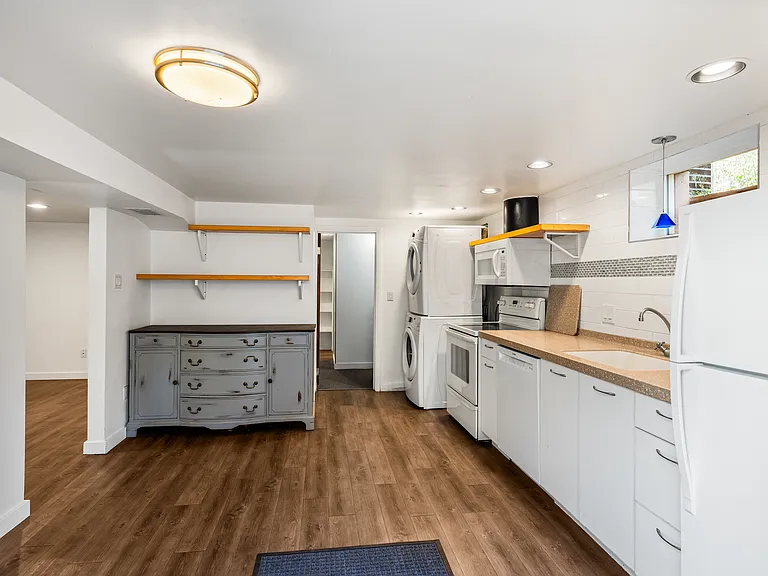 1809 Grand Ave — Photo 2