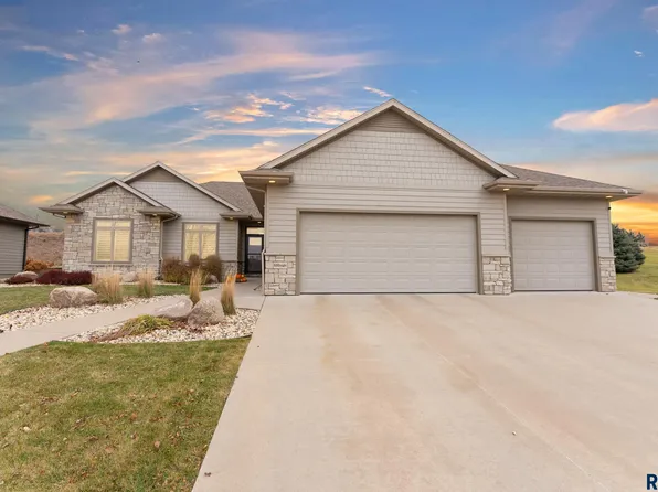 6108 S Landau Cir, Sioux Falls, SD 57108