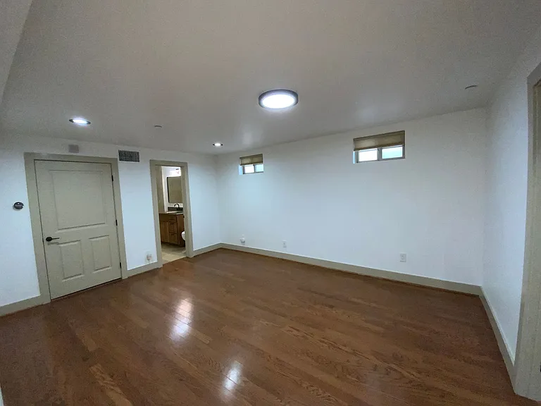 445 E Ave — Photo 23