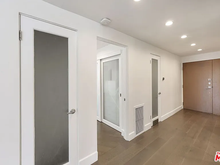 723 Westmount Dr #206 — Photo 9