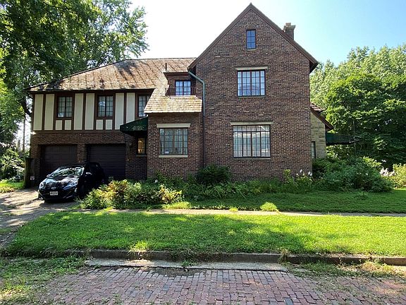 2nd image of 1832 Franklin Blvd